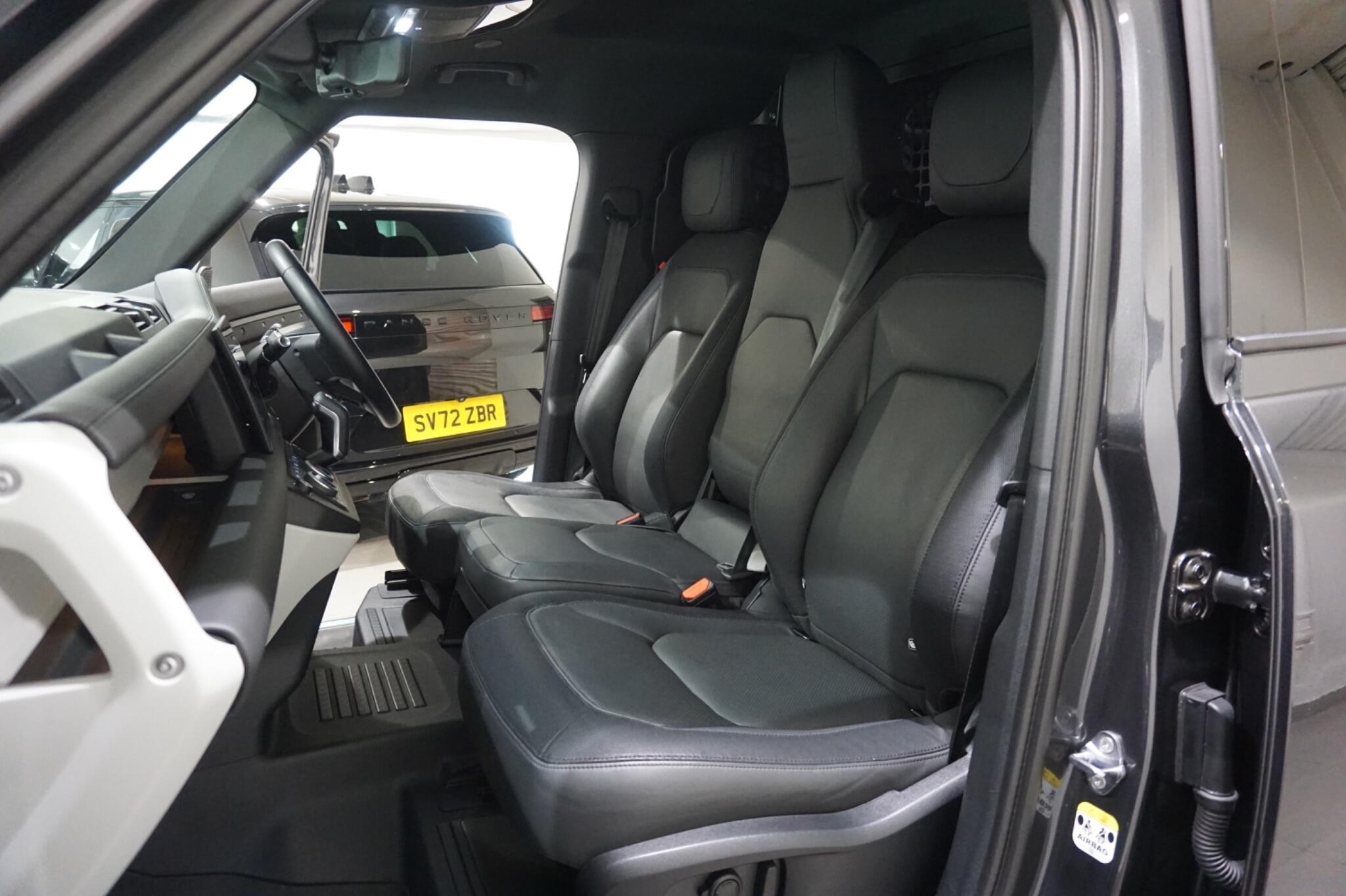 Land Rover Defender 110 3.0 D300 MHEV X-Dynamic HSE Hard Top SUV Auto 4WD MWB Euro 6 (s/s) 5dr